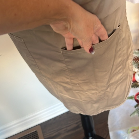 Let’s get cooking with AJ NEW Chef Apron Who says you can’t cook it all! 👩🏼🍳 - Picture 4 of 10